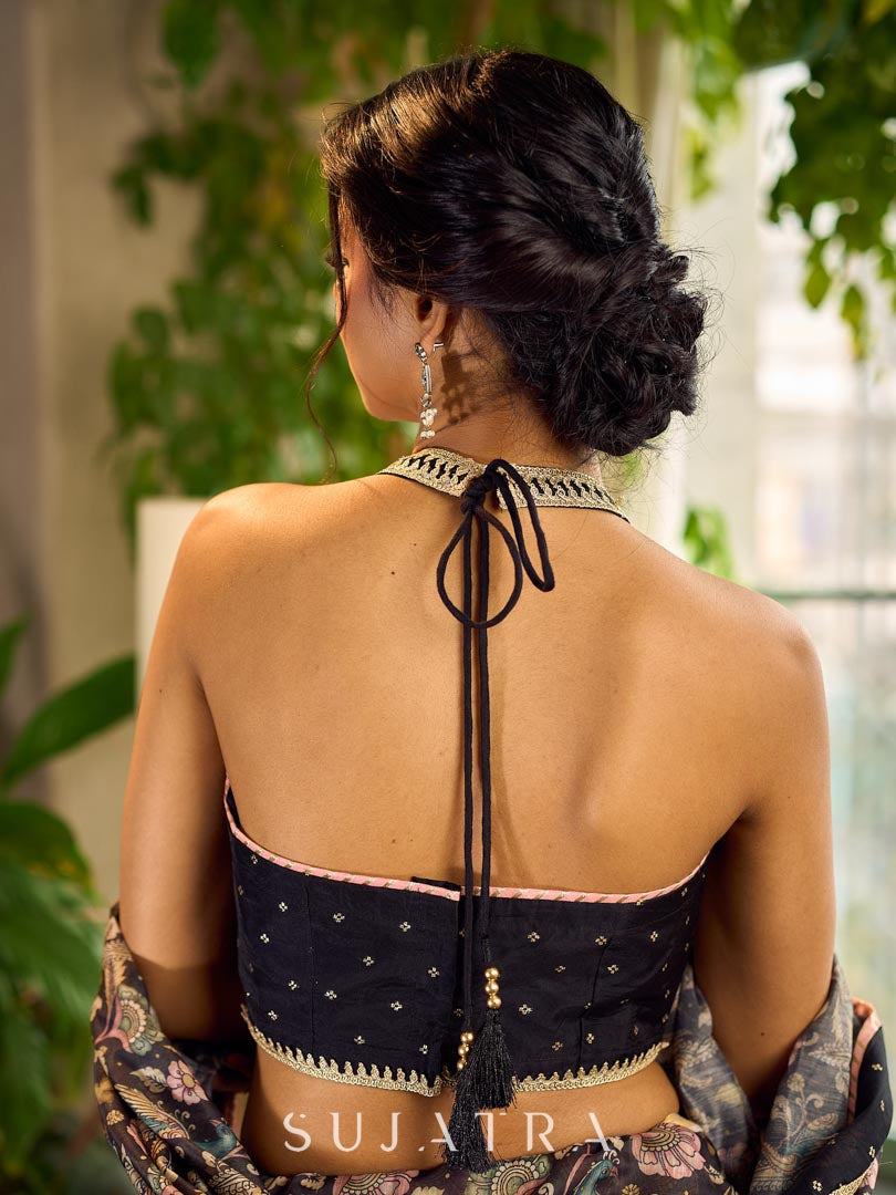 Sari en Chanderi imprimé Kalamkari noir mystique avec bordure à pois et ourlet rose