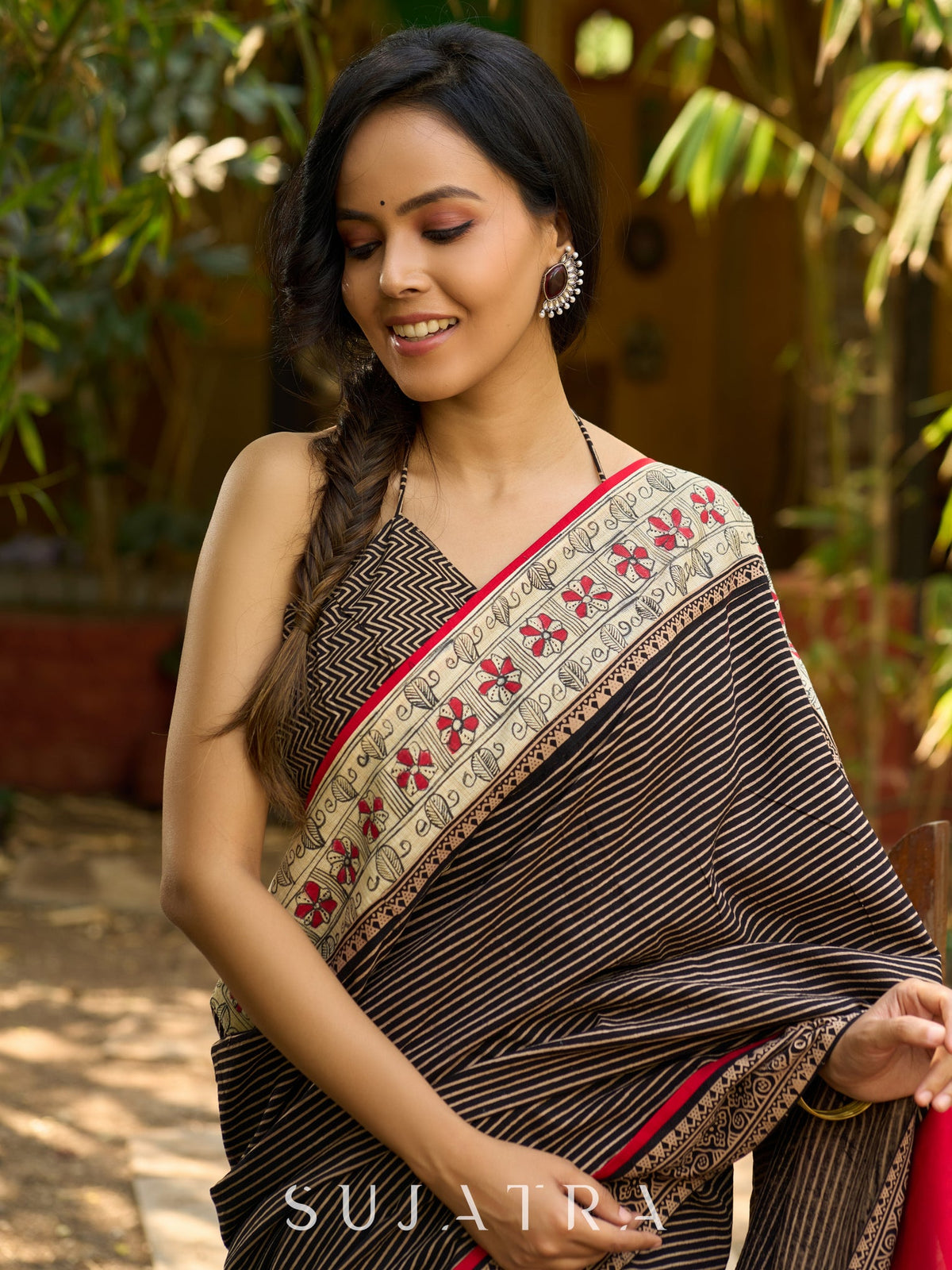 Sari fusion exclusif combinant le style Ajrakh à rayures et la peinture à la main Madhubani