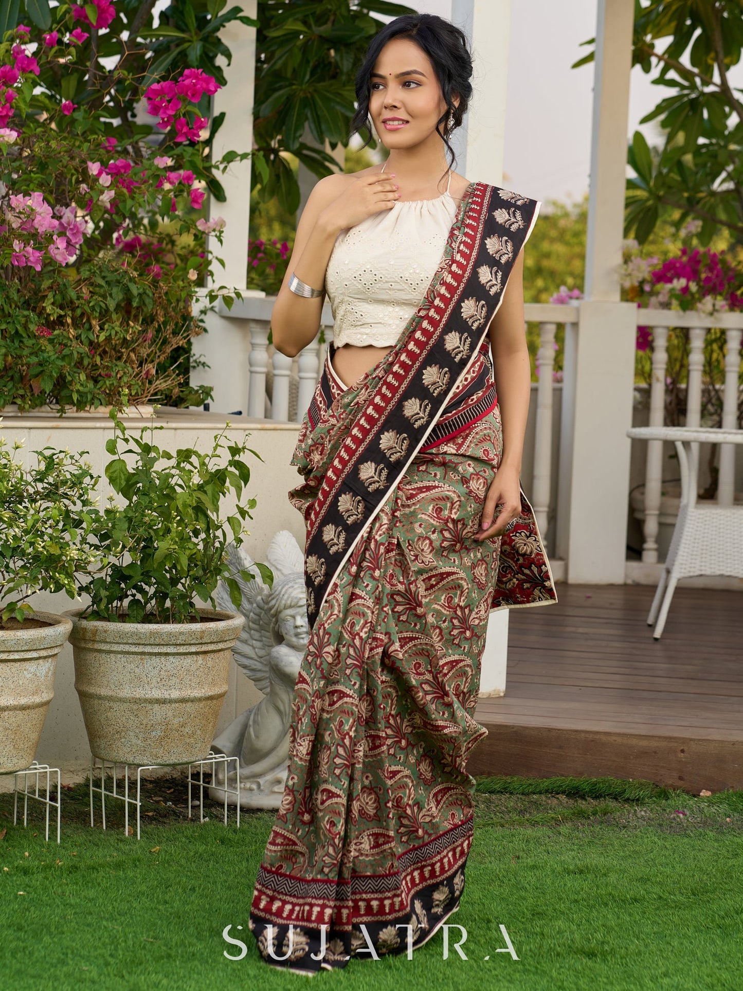 Exquisite green paisley cotton saree with contrast black pallu and border