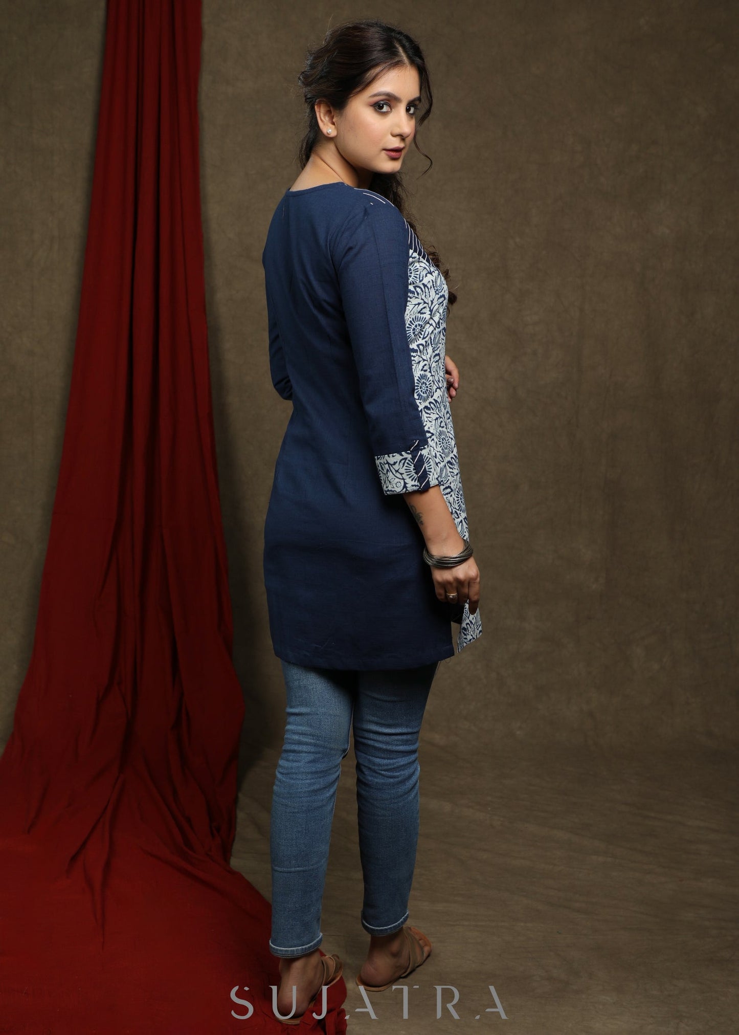 Blue cotton indigo tunic with front zip opening