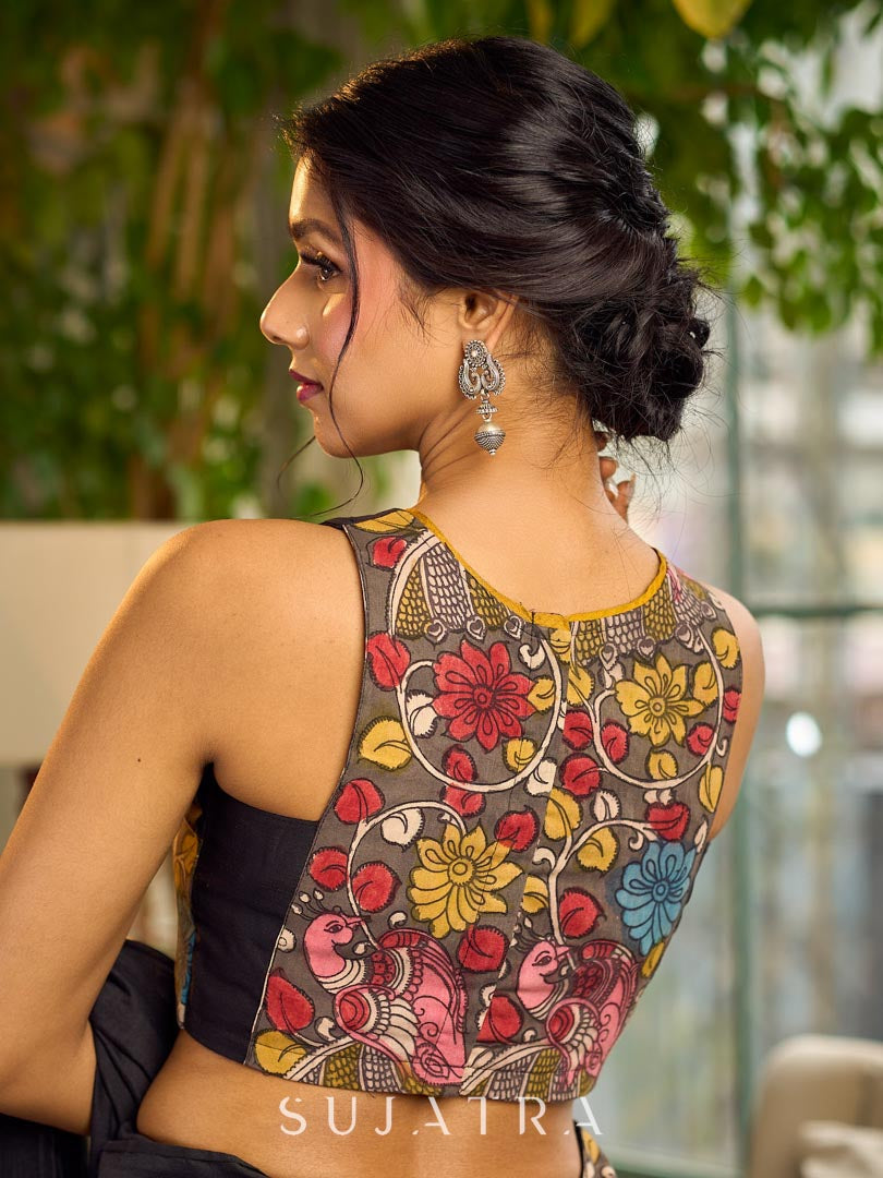 Élégant sari en coton noir avec imprimé Ajrakh et bordure peinte à la main Kalamkari