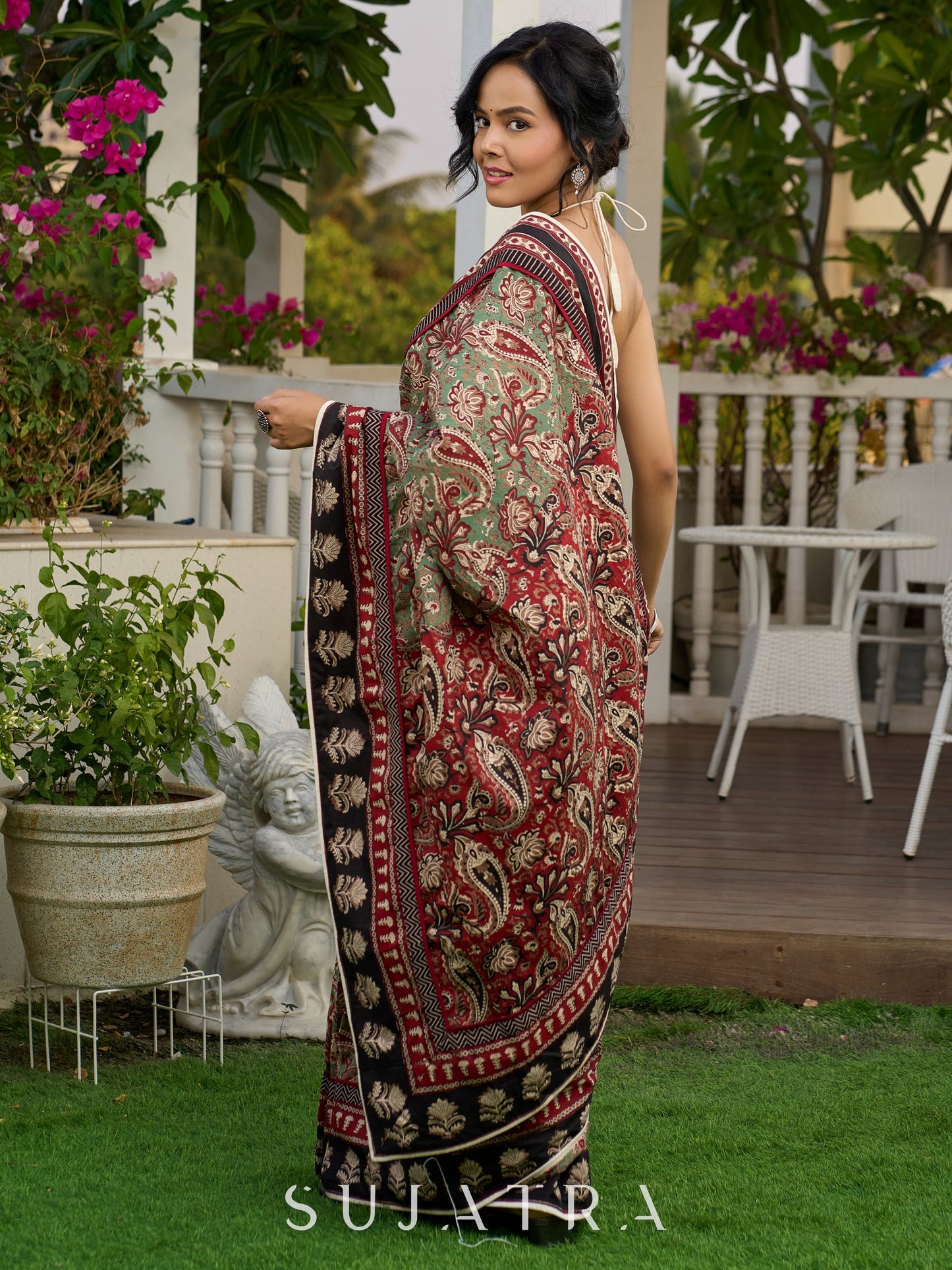 Exquisite green paisley cotton saree with contrast black pallu and border