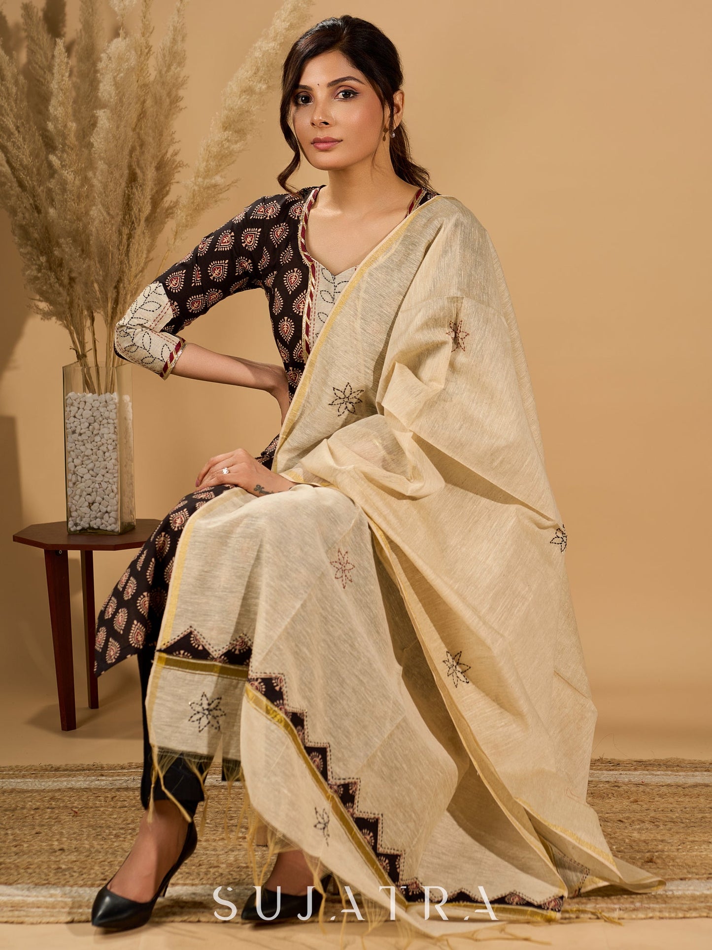 (3 piece Set) Artisan Noir Kurta Set with Intricate Appliqué & Kantha Work Silk Dupatta