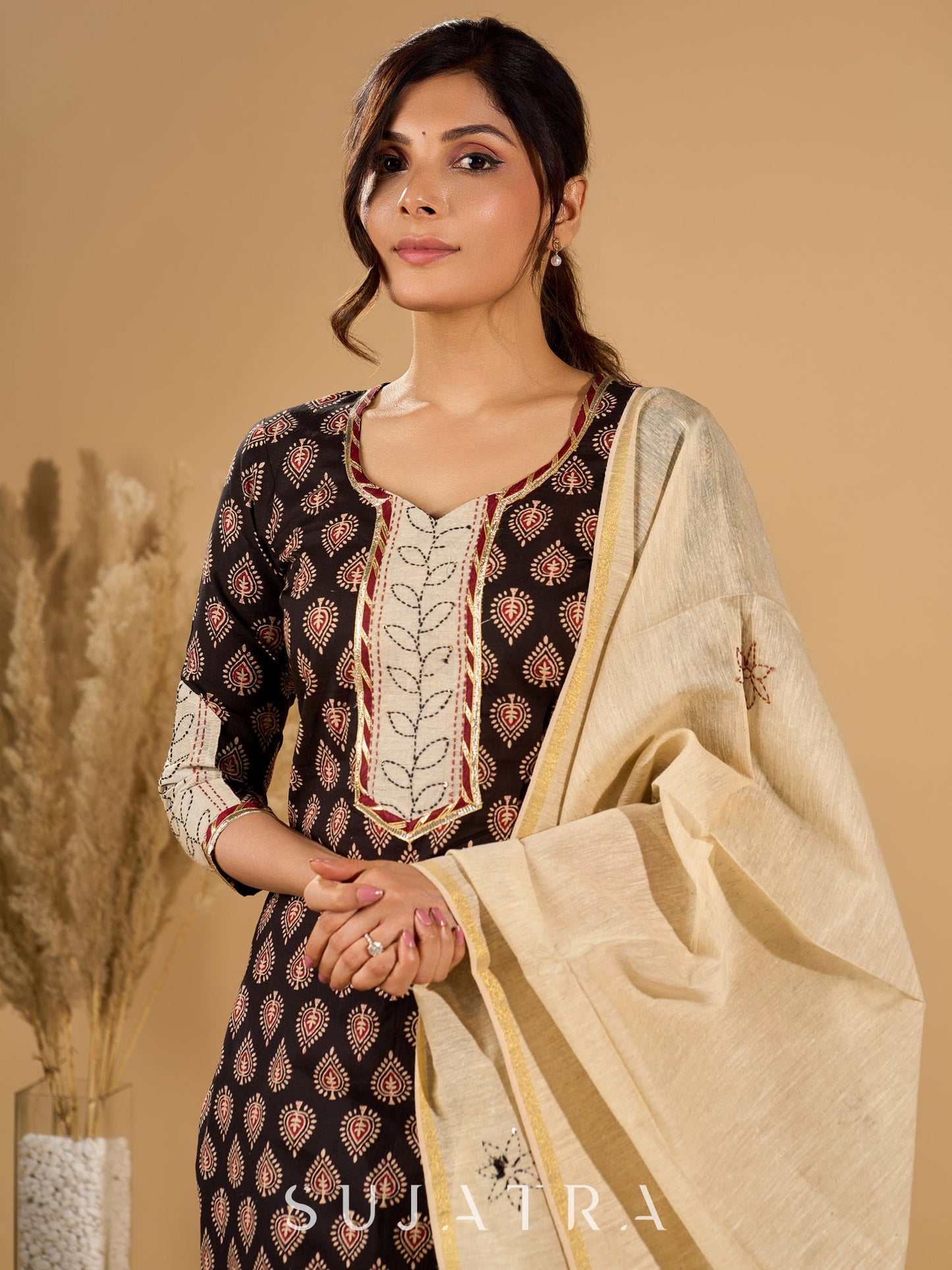 (3 piece Set) Artisan Noir Kurta Set with Intricate Appliqué & Kantha Work Silk Dupatta