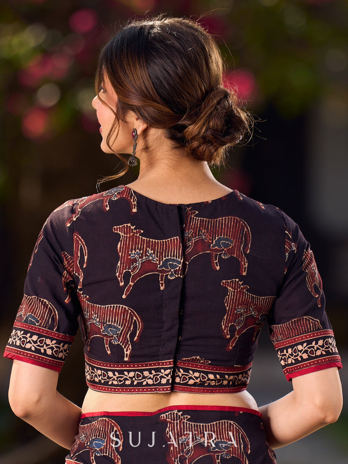 Blouse Ajrakh imprimée Pichwai en coton noir