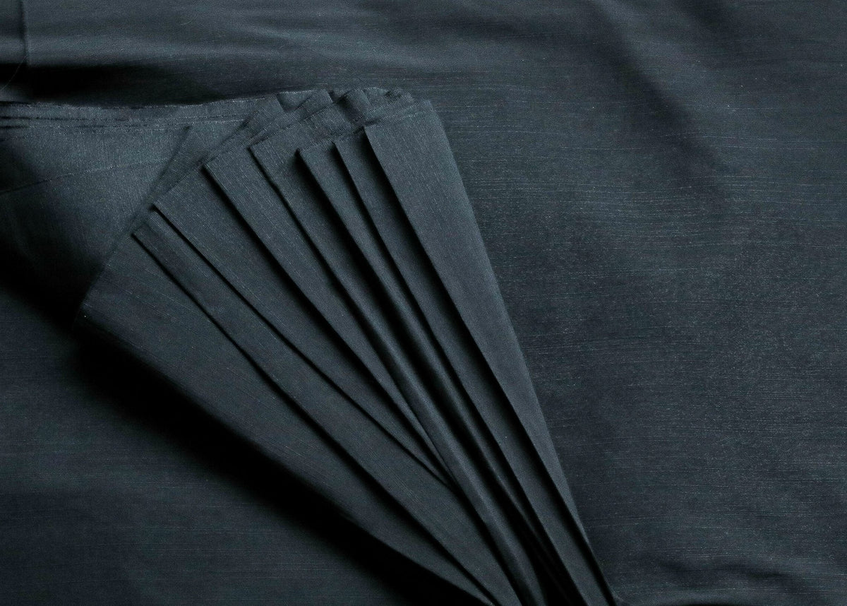 Tissu en coton flammé et soie noir uni