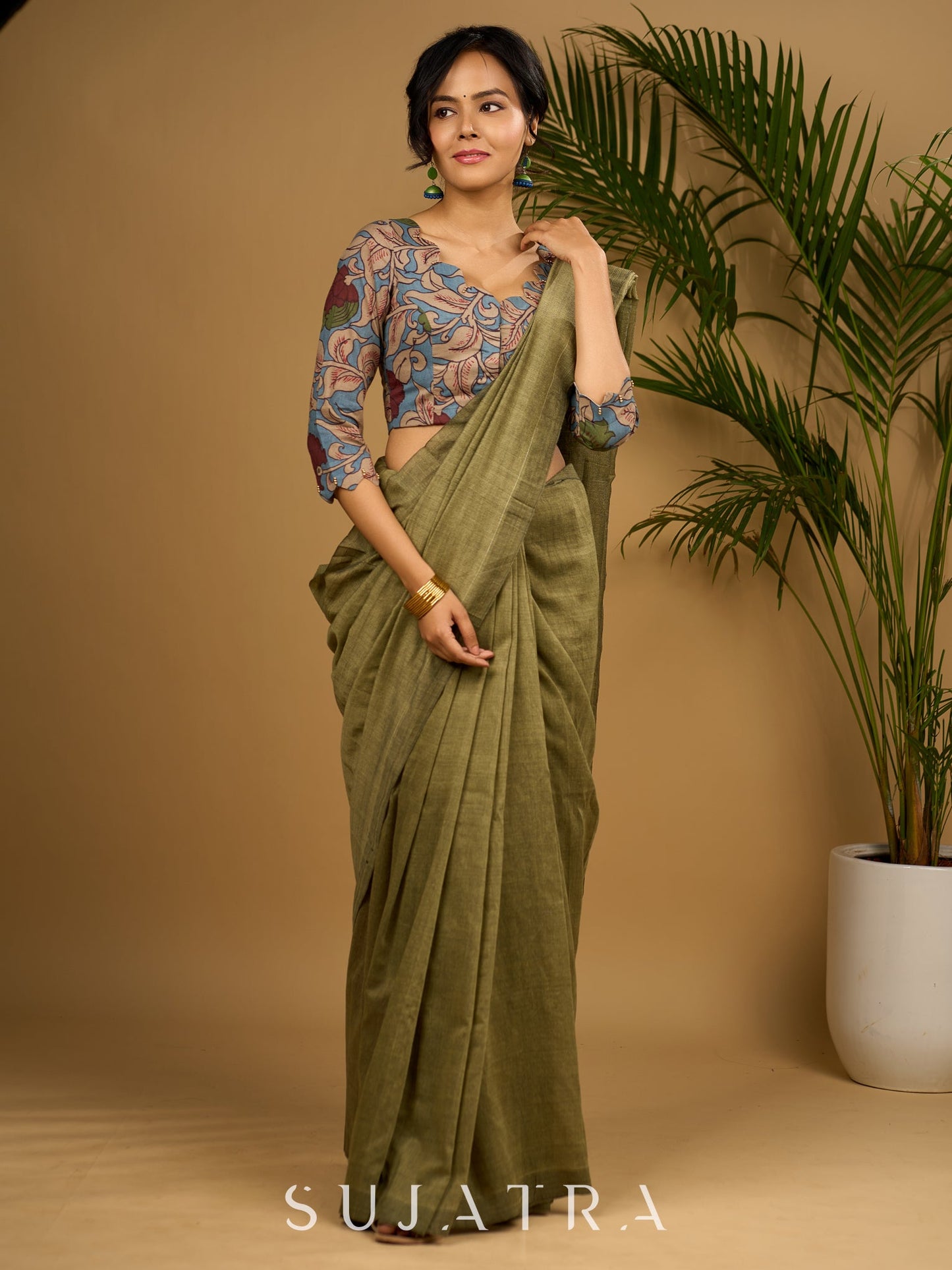 Elegant scallop neck blouse with vibrant kalamkari print  - Optional Plain Saree