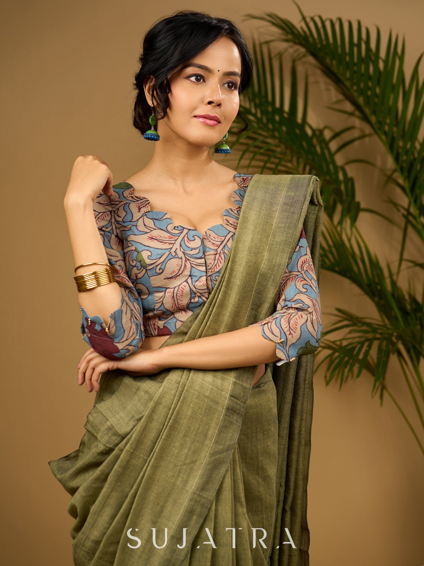 Elegant scallop neck blouse with vibrant kalamkari print  - Optional Plain Saree