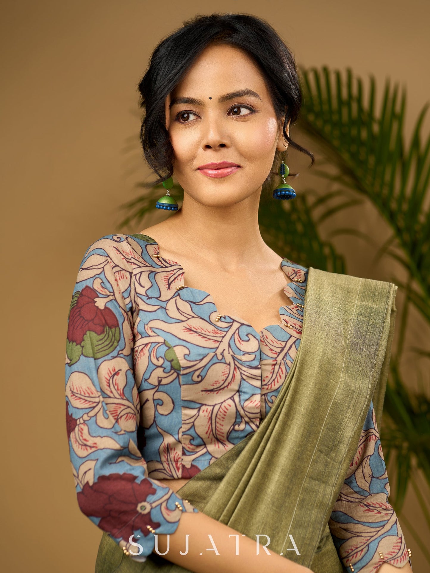 Elegant scallop neck blouse with vibrant kalamkari print  - Optional Plain Saree