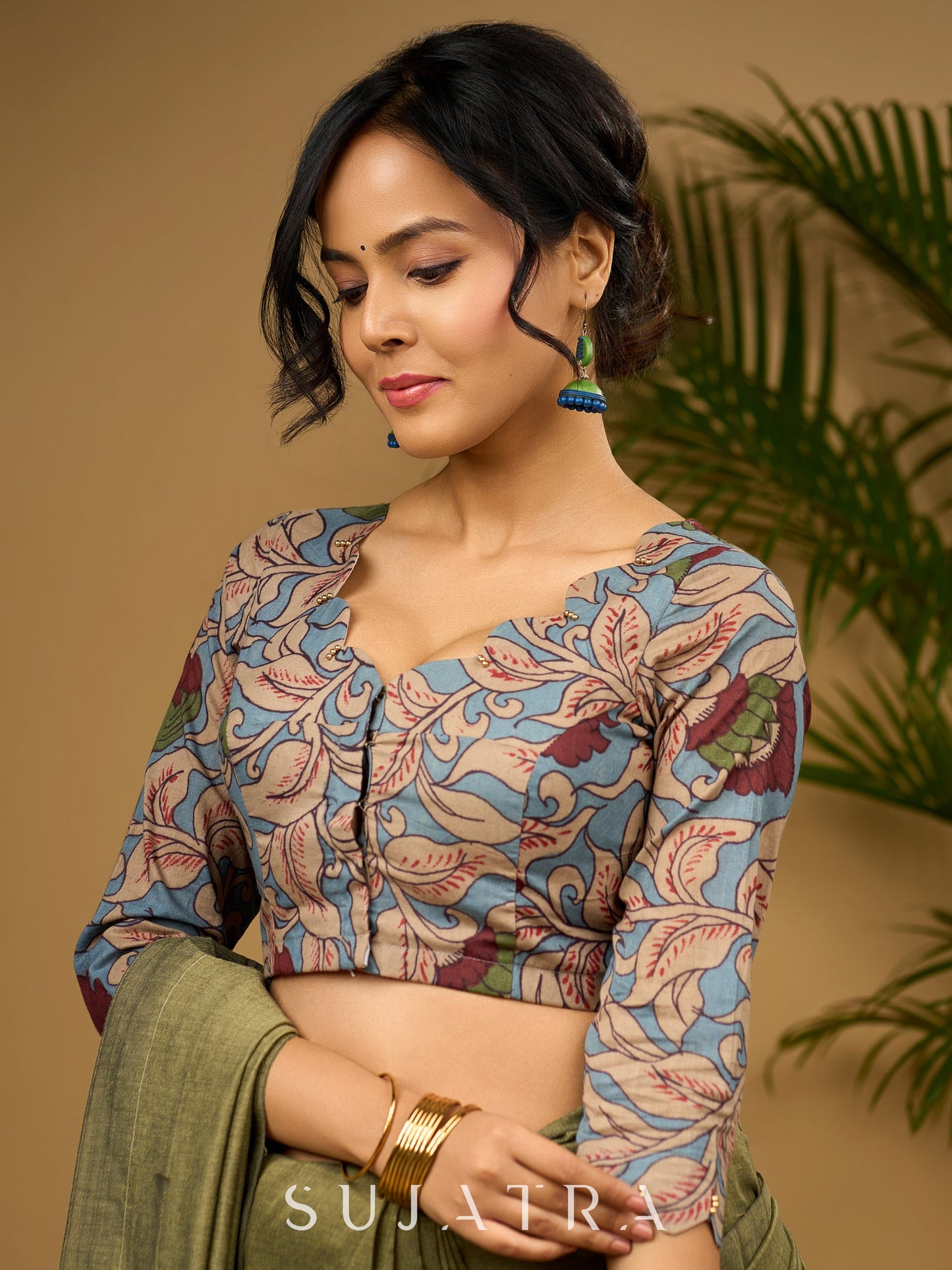 Elegant scallop neck blouse with vibrant kalamkari print  - Optional Plain Saree