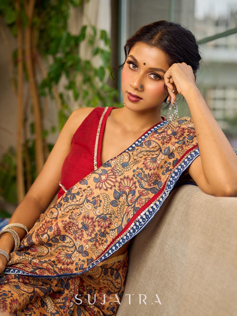 Élégant sari Chanderi à motif Kalamkari moutarde avec bordure bleu indigo