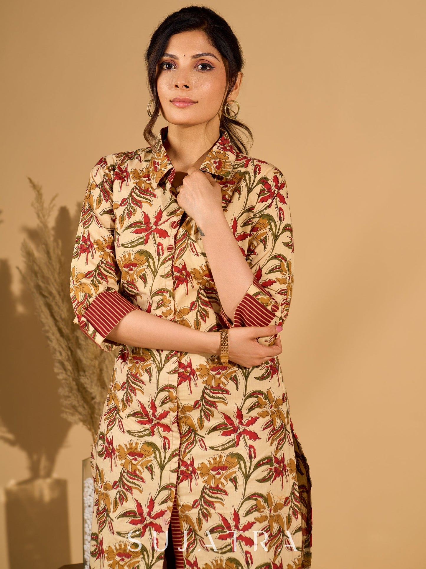 Blissful Beige Mul Cotton Floral Printed Kurta with Contrast Ajrakh Accents