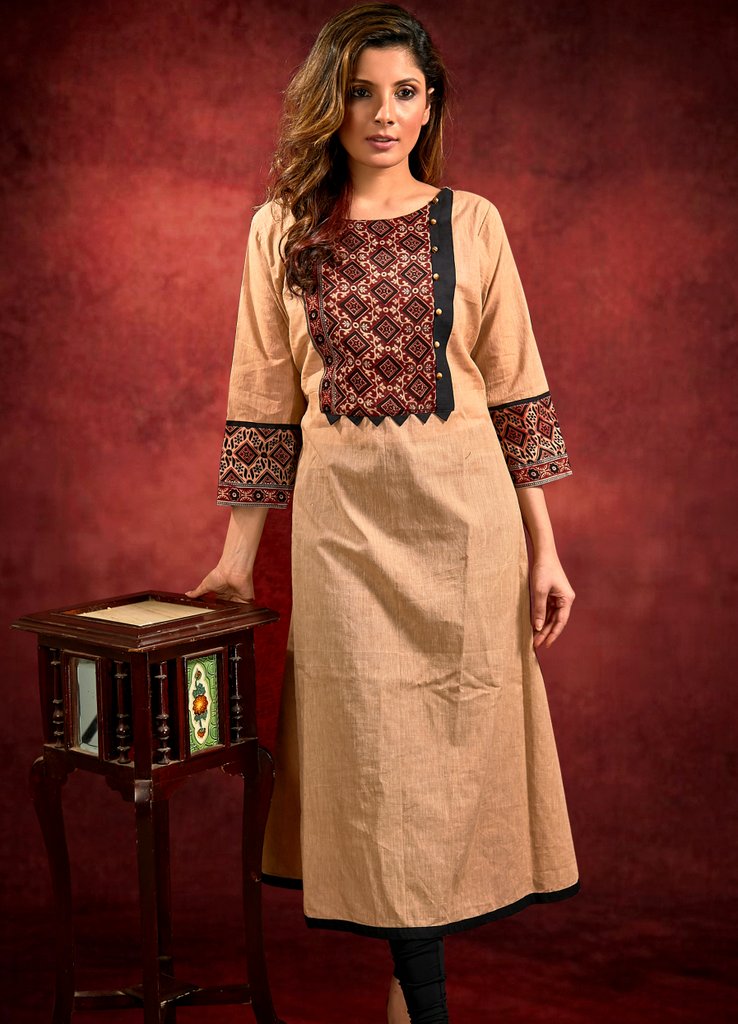 Kurta en coton tissé main avec empiècement et poignets à motifs Ajrakh