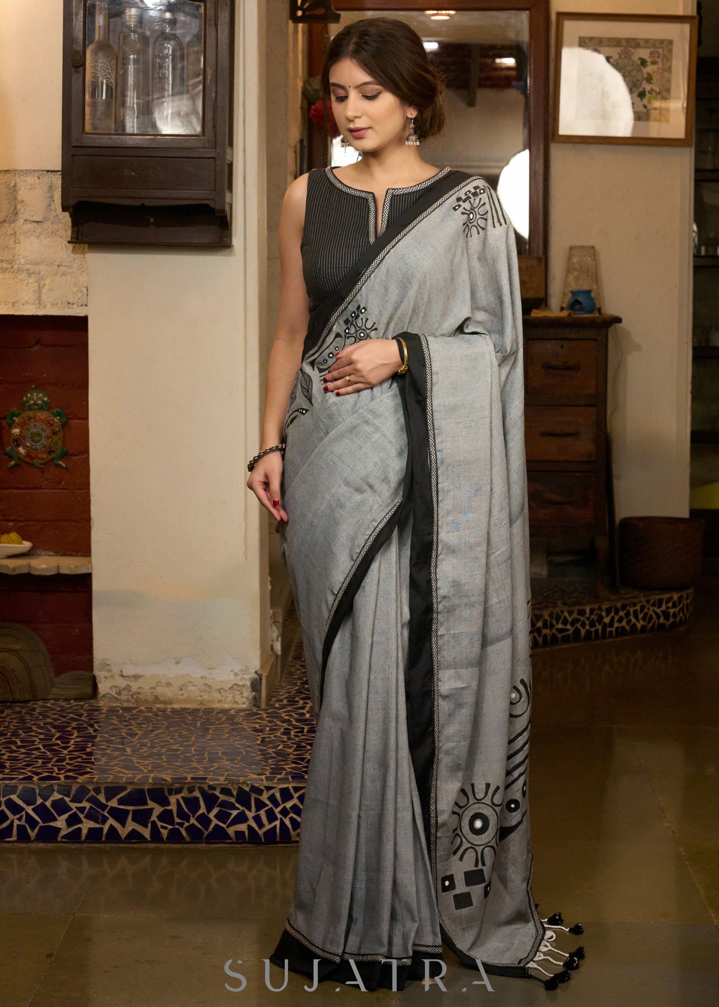 Graceful grey cotton saree with beautiful abstract hand painting highlighted with contrast painted side pocket