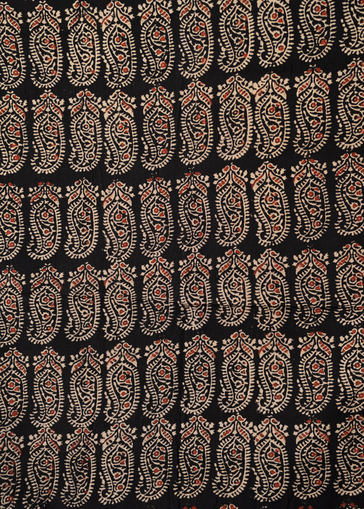 Tissu en coton Ajrakh imprimé Kairi, petit motif, noir