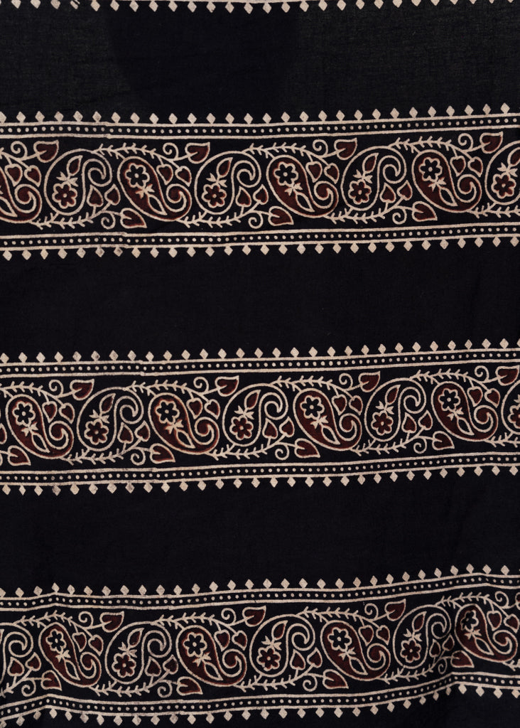 Tissu en coton noir imprimé Ajrakh
