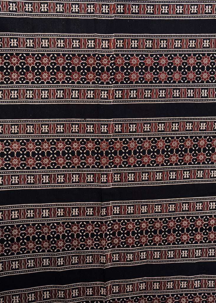 Tissu en coton Ajrakh à motif géométrique linéaire noir