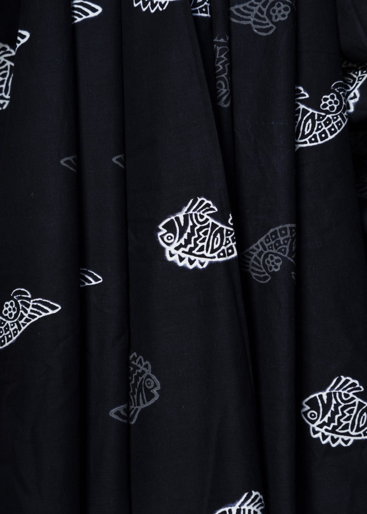 Tissu en coton imprimé noir à motif de poissons