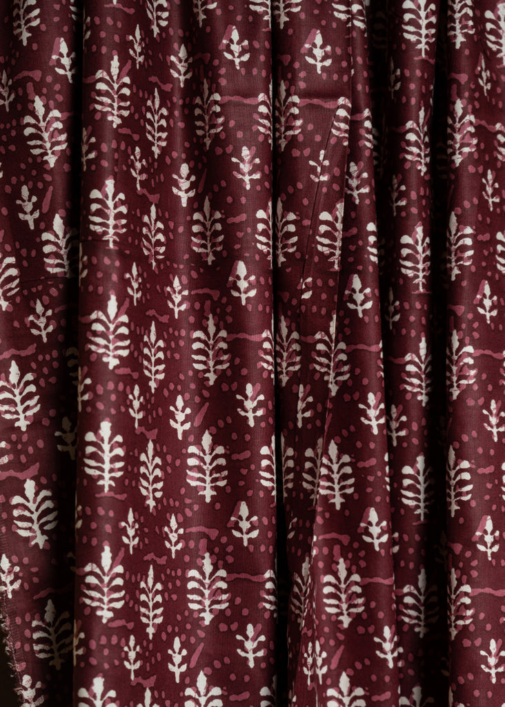 Tissu en rayonne imprimé bordeaux