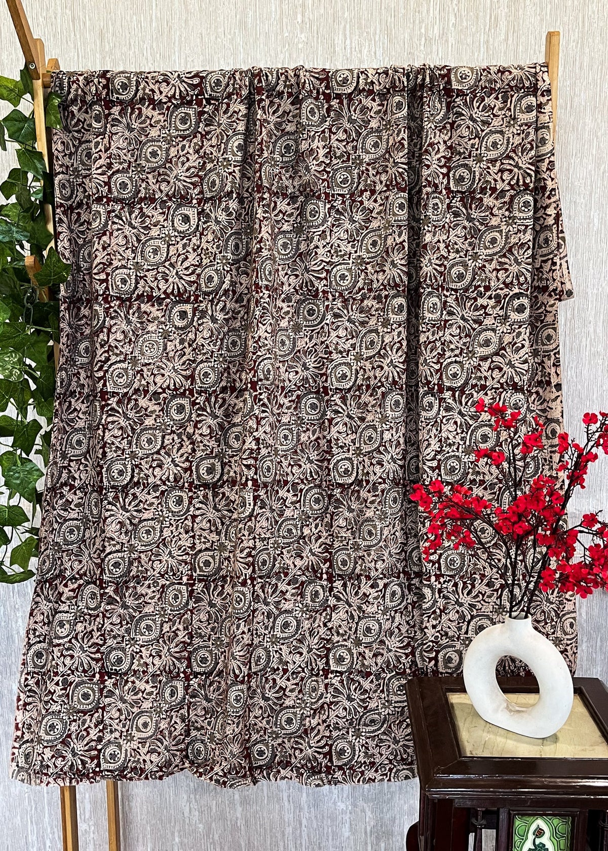 Tissu Kalamkari rustique à motifs floraux