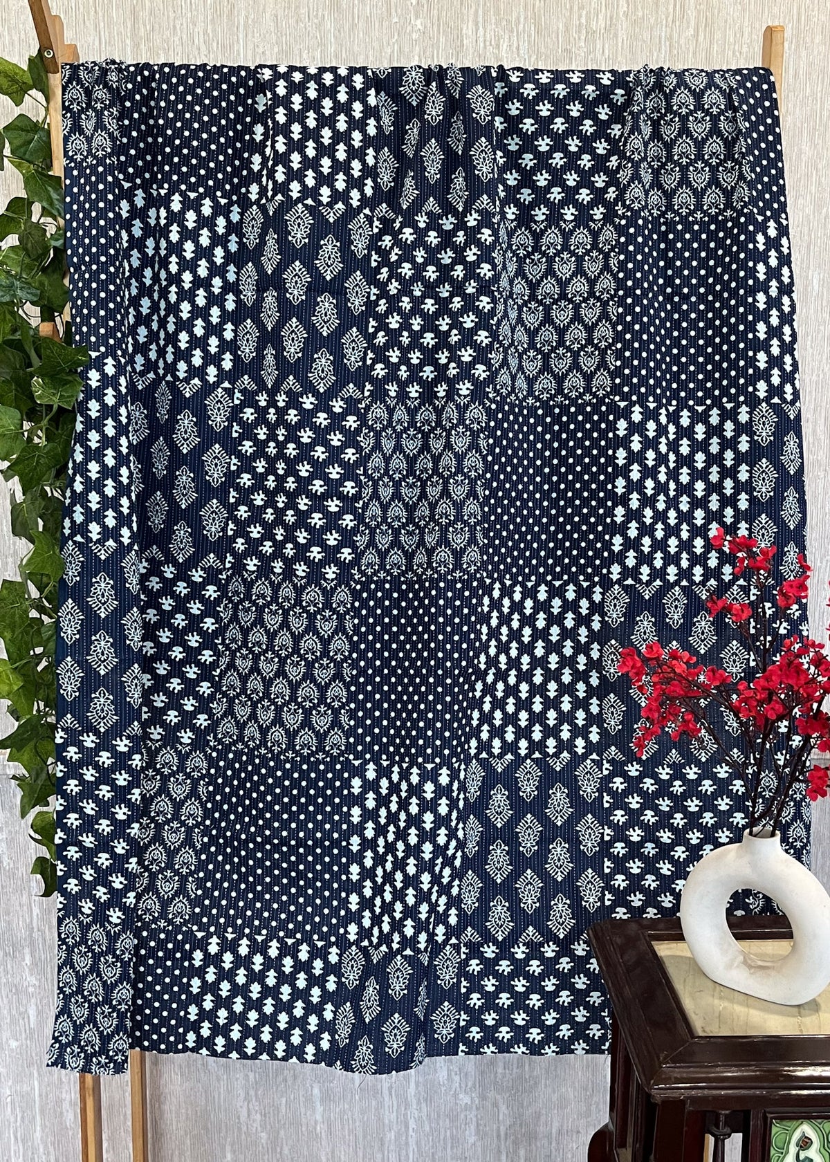 Tissu Kantha patchwork en coton bleu marine