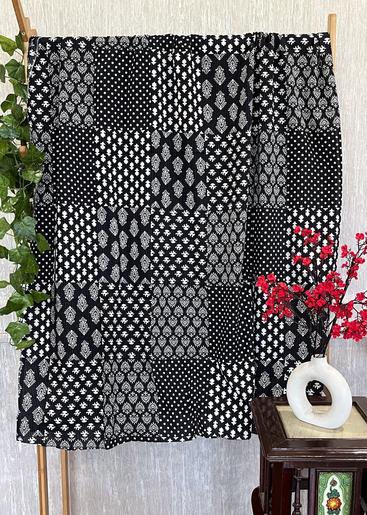 Tissu Kantha patchwork en coton noir