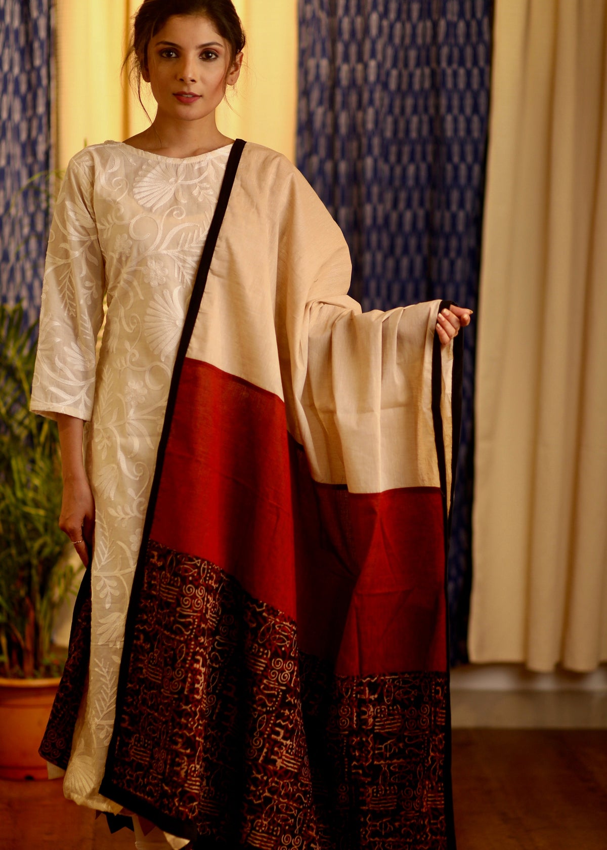 Dupatta tissé main en coton blanc cassé avec motif Ajrakh