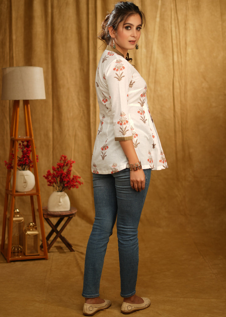 Exclusive Casual White Floral Gathered Top