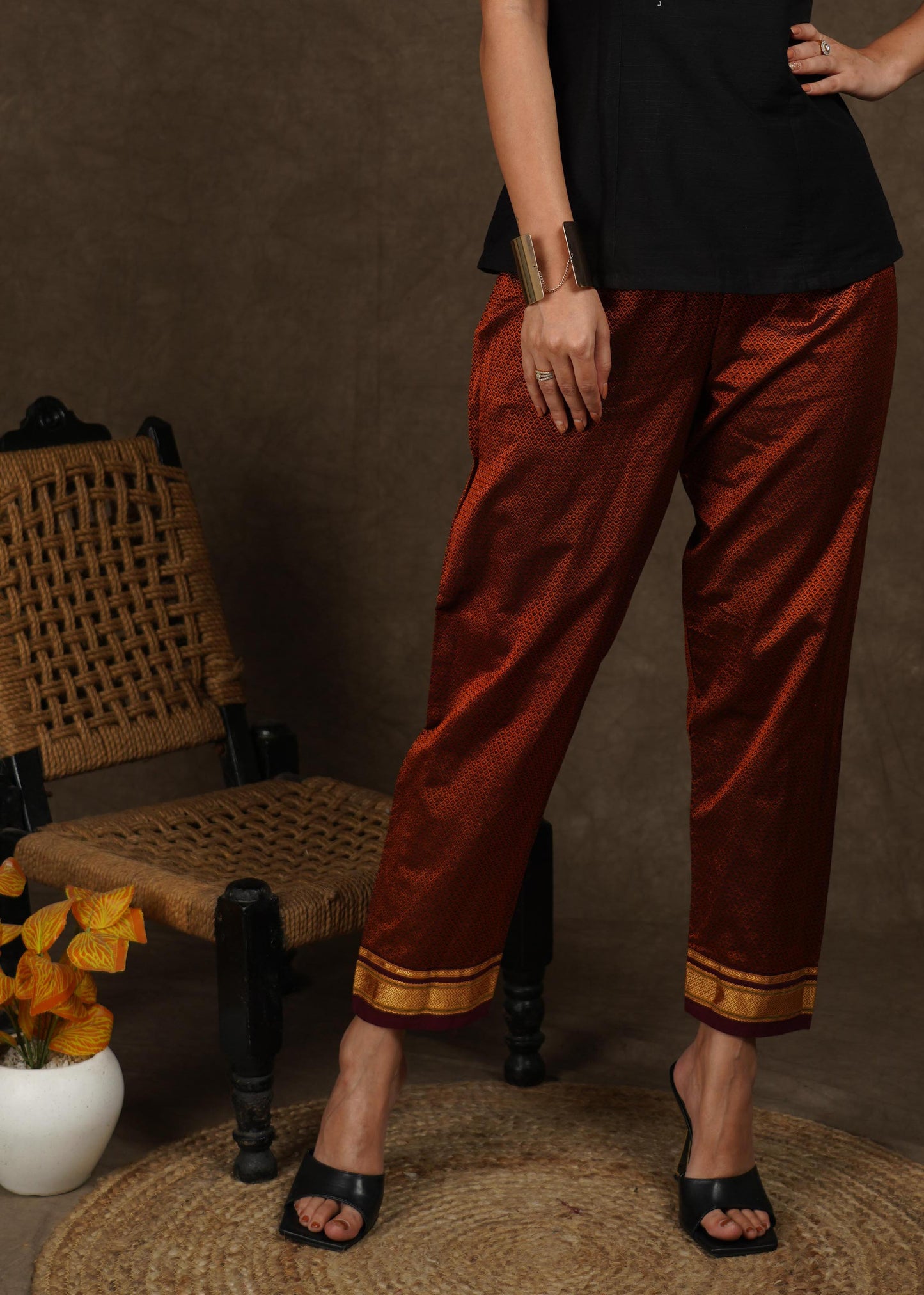 Classy Gold khun straight fit trouser
