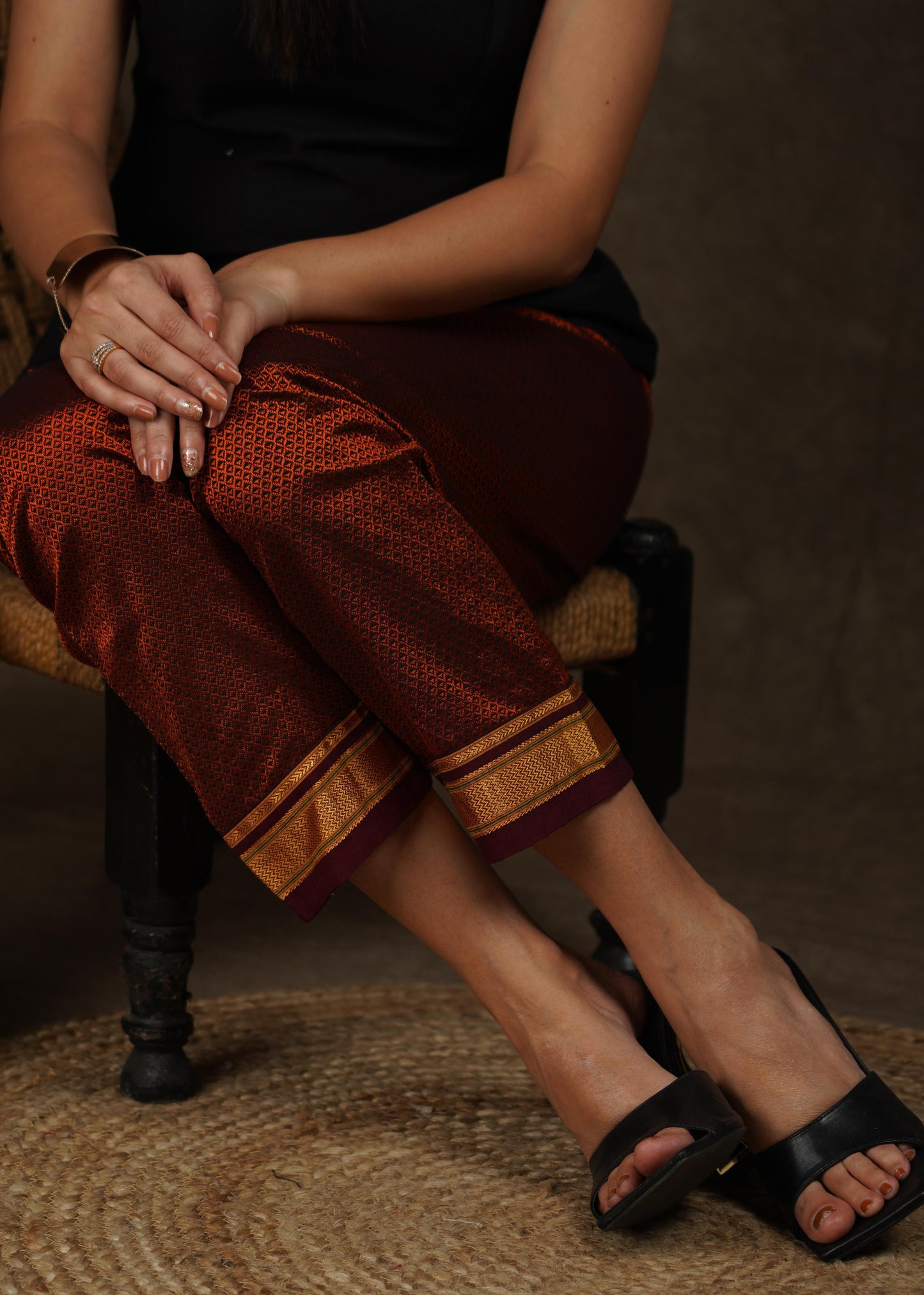 Classy Gold khun straight fit trouser