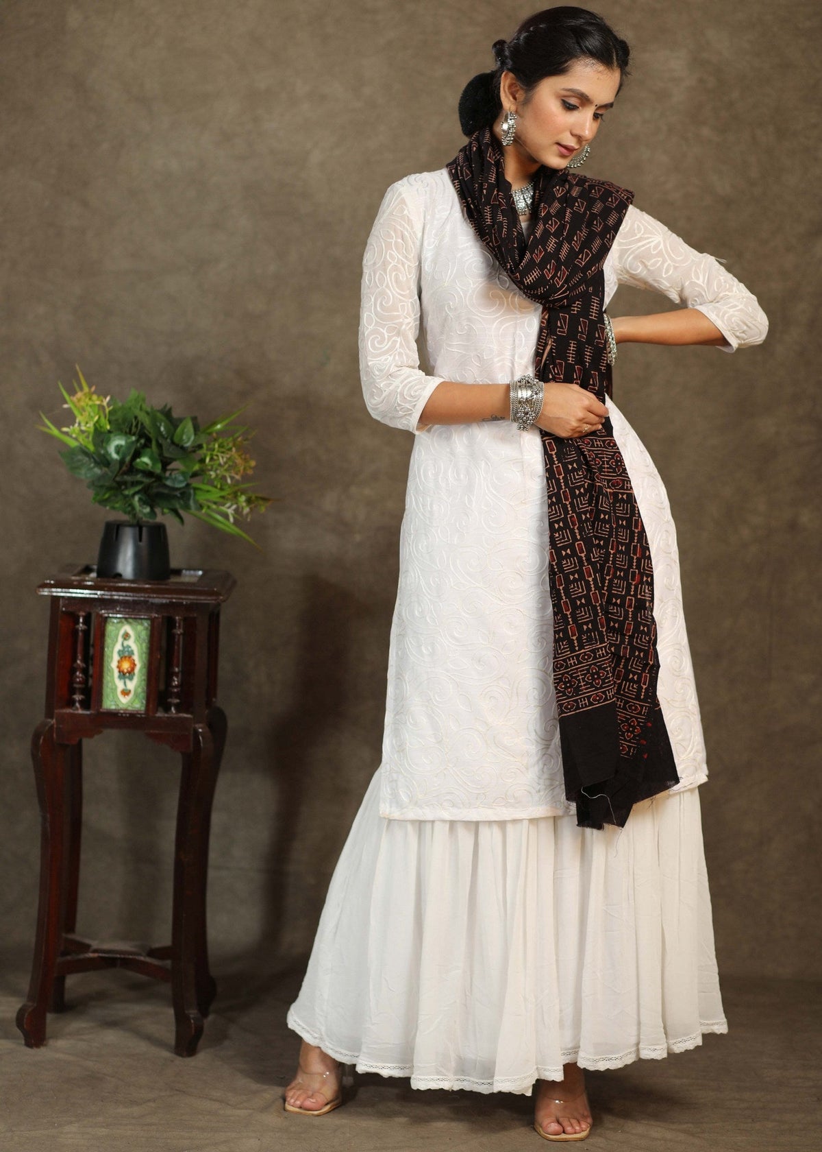 Dupatta en coton noir Ajrakh exclusif