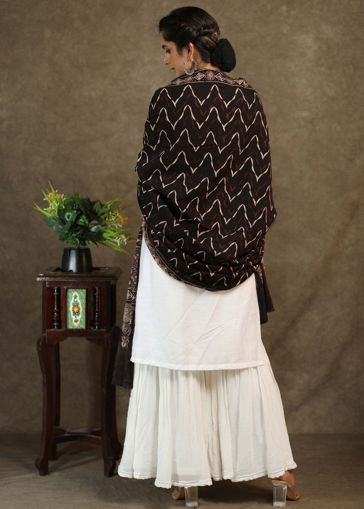 Dupatta Ajrakh en coton noir tendance