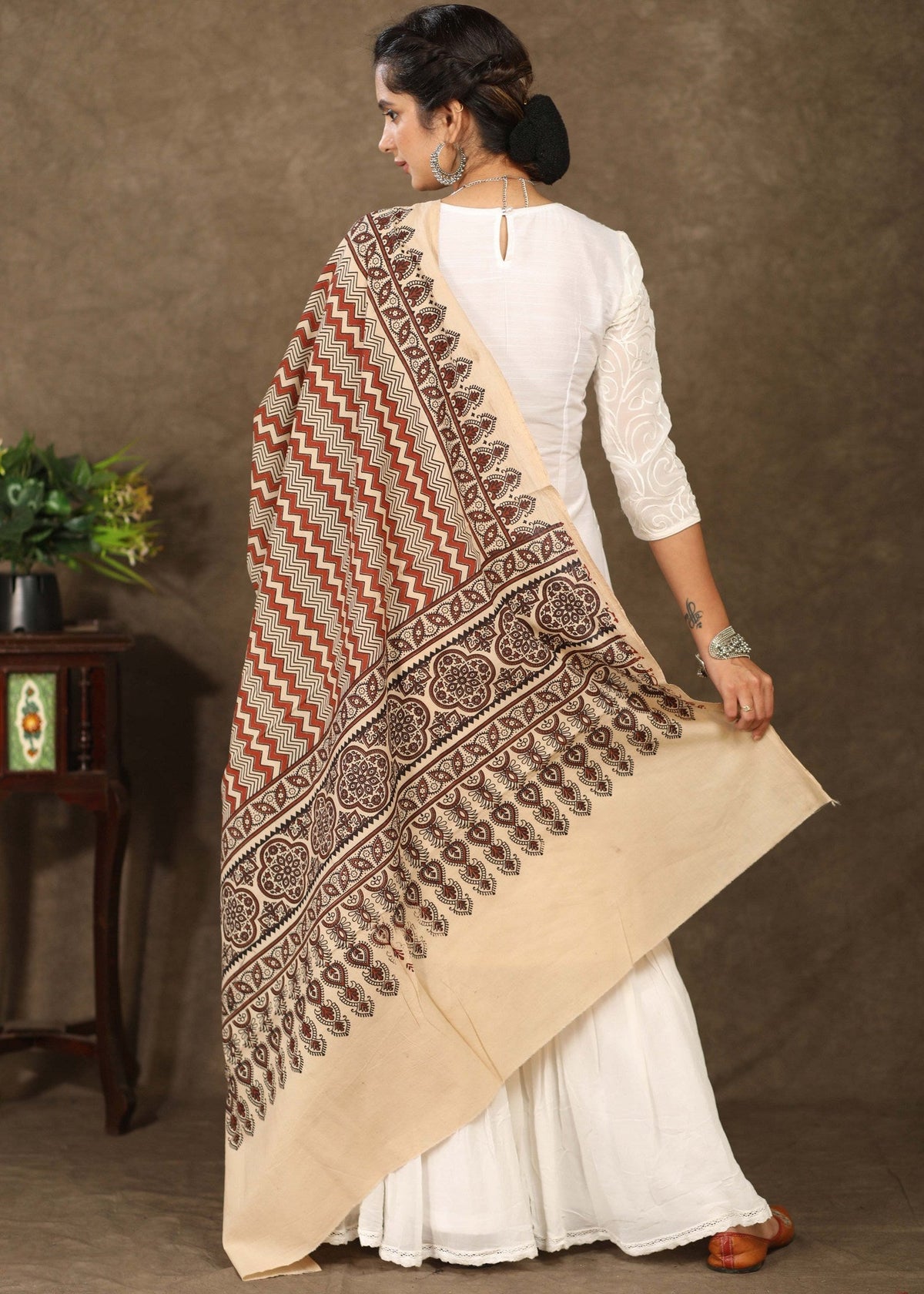 Dupatta exclusif en coton crème imprimé