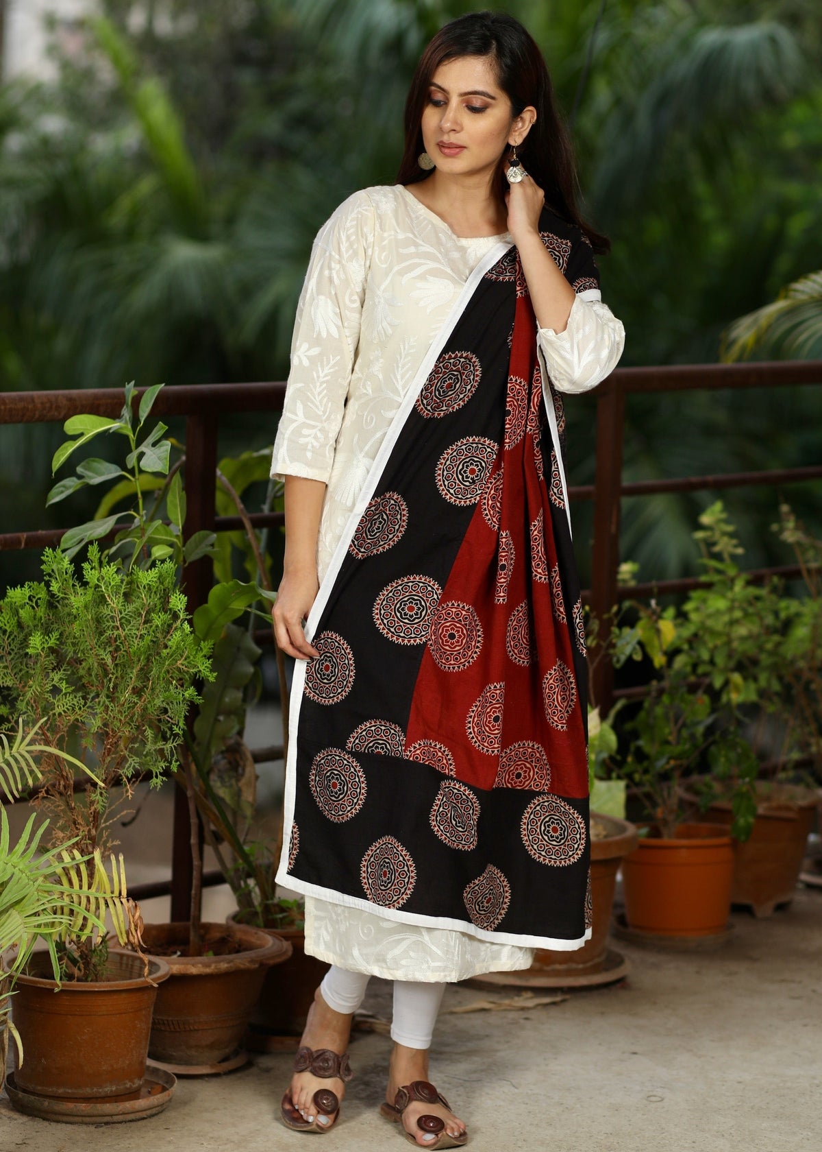 Élégante écharpe Dupatta en coton imprimé au bloc selon la technique traditionnelle Ajrakh