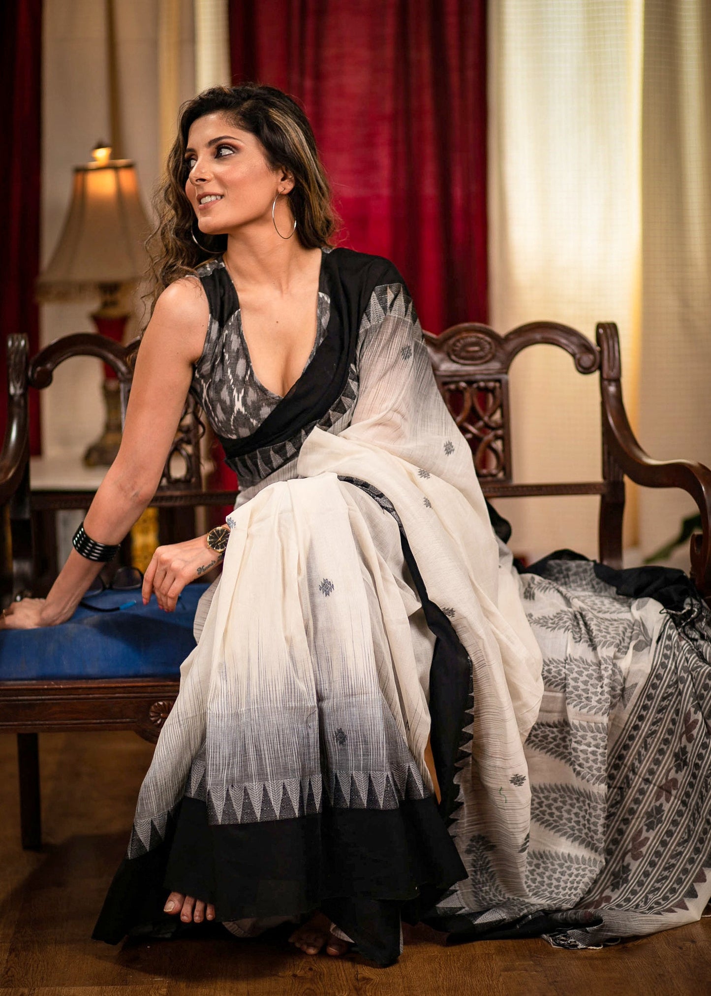 Exclusive handwoven off-white bengal handloom saree with temple border