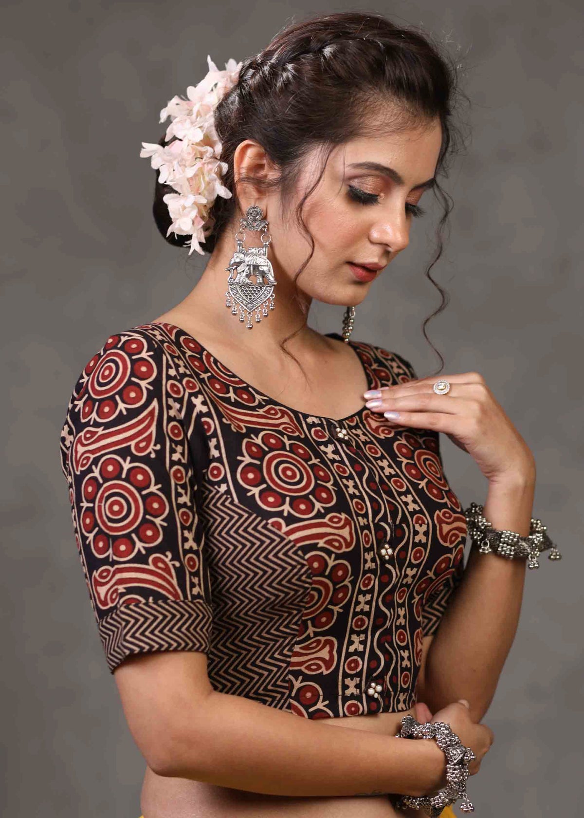 Blouse exclusive à motif floral noir Ajrakh et rayures