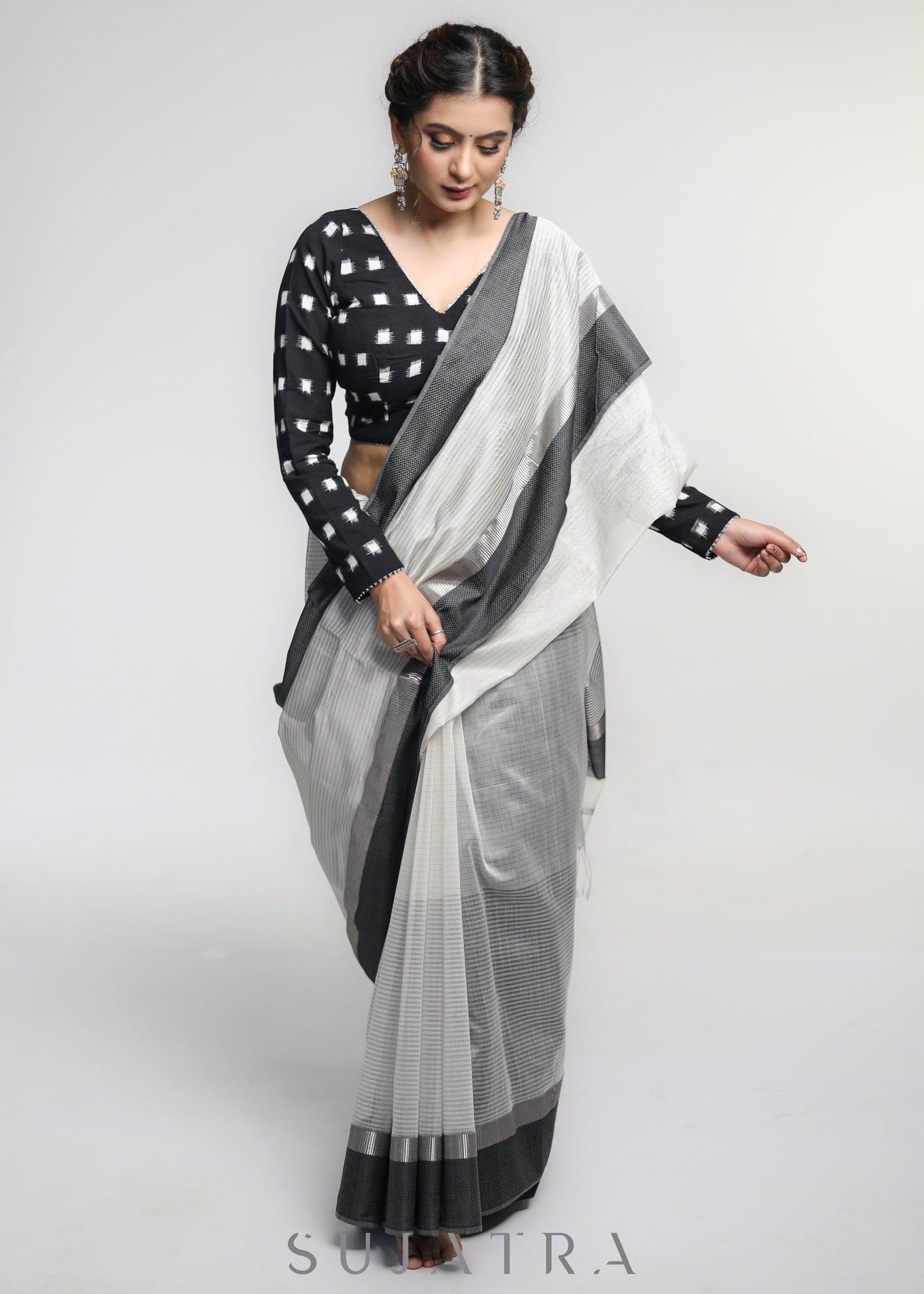 Elegant White Pure Maheshwari Saree with Grey & Zari Border