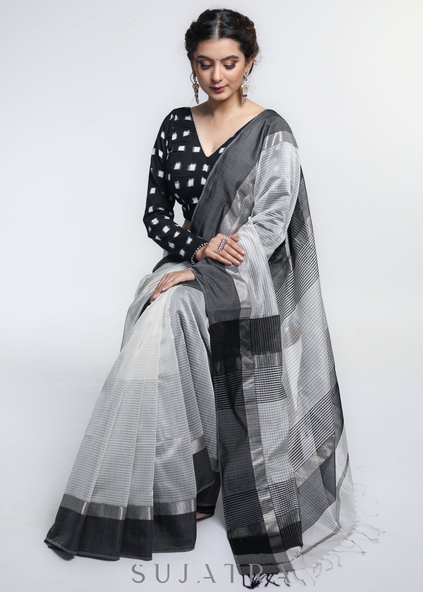 Elegant White Pure Maheshwari Saree with Grey & Zari Border
