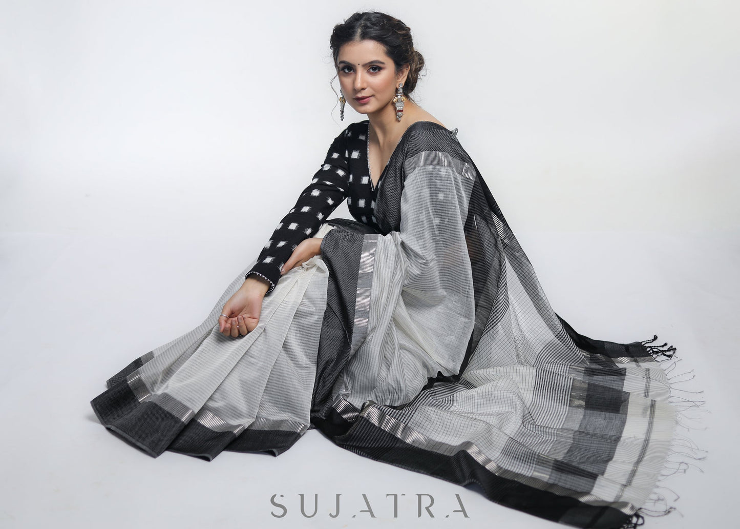 Elegant White Pure Maheshwari Saree with Grey & Zari Border