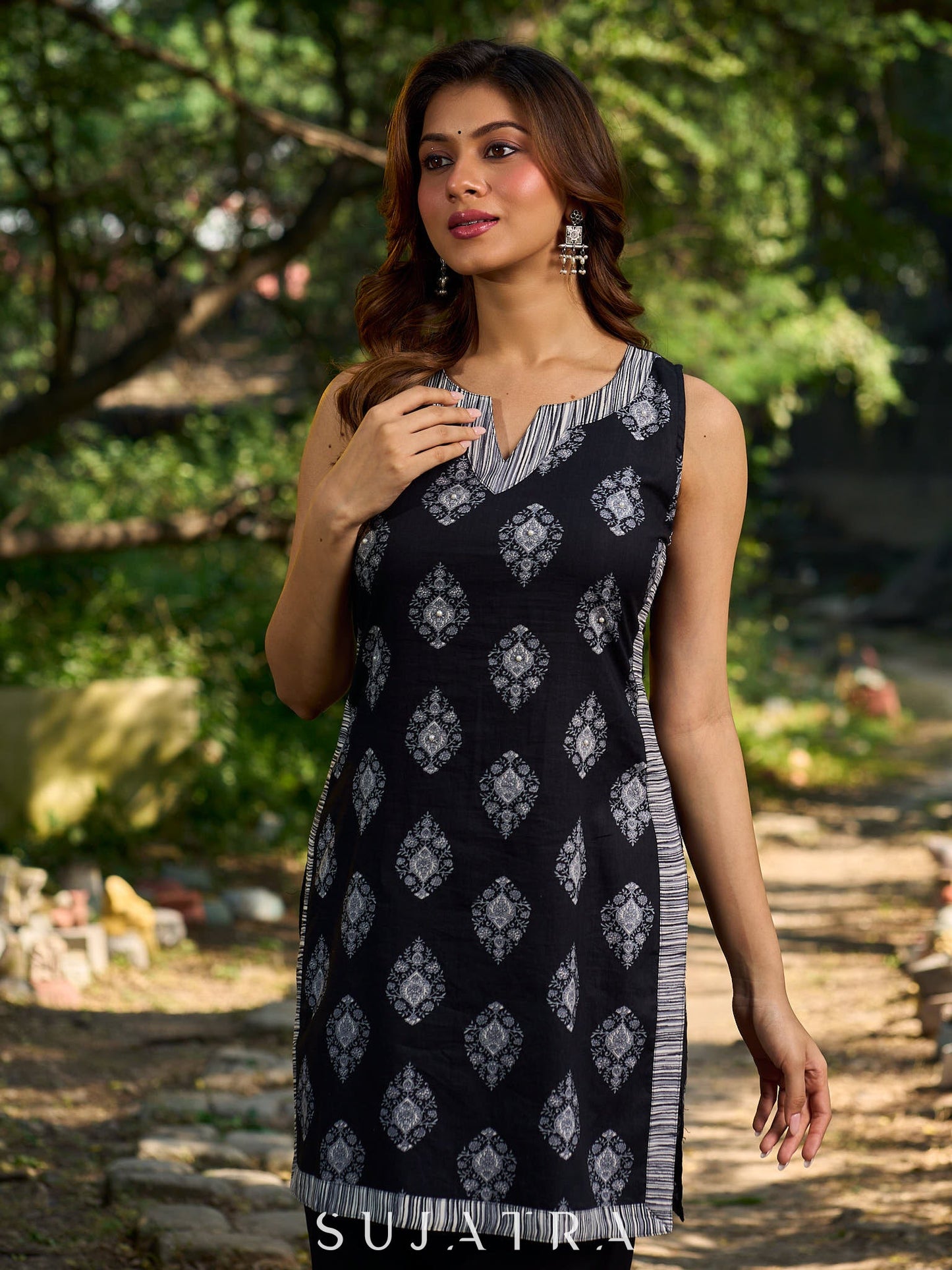Black viscose sleeveless short kurta elevated with artistic stripe–floral patterns