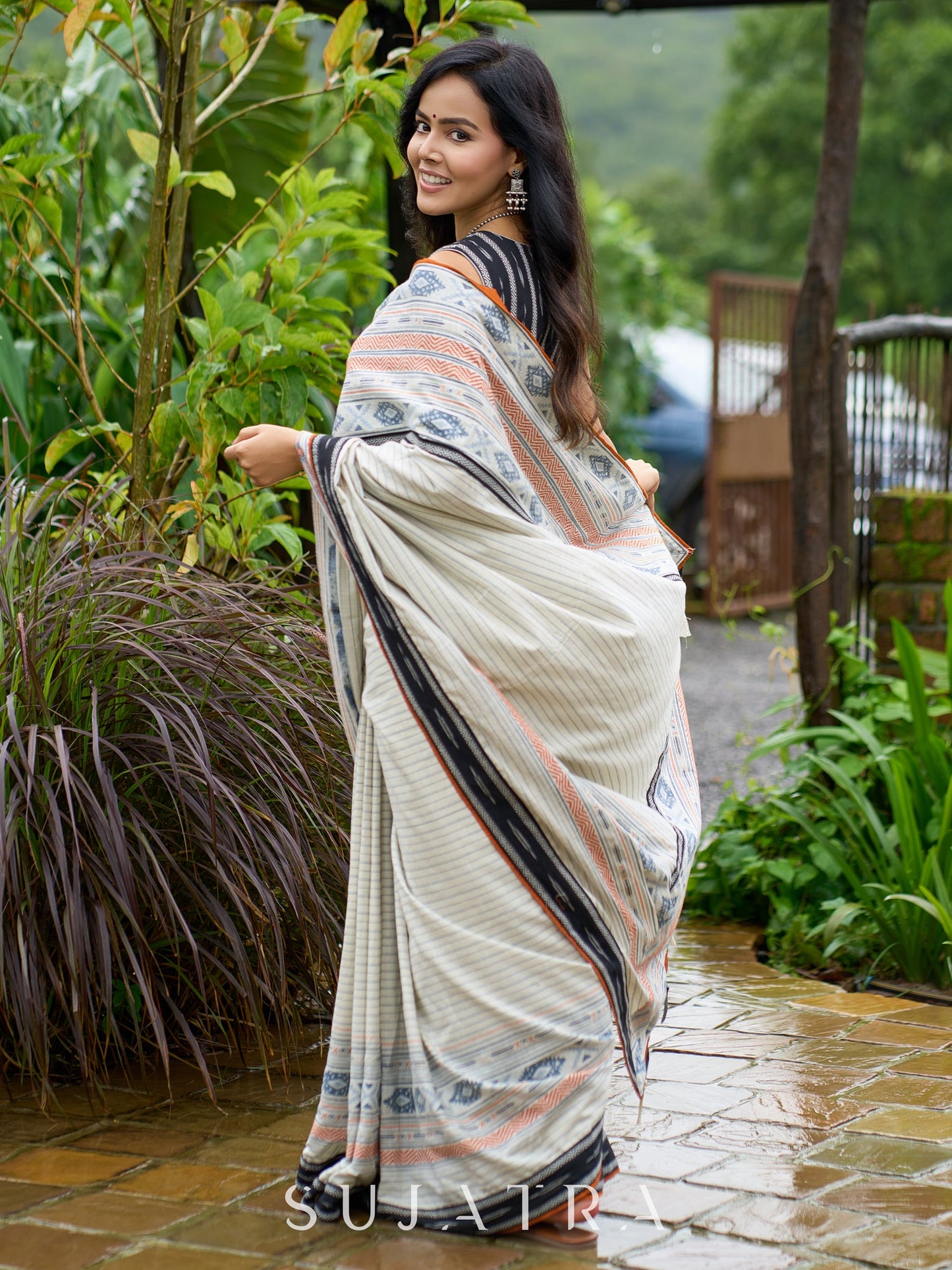 Classic off-white cotton saree with subtle Jamdani-style woven motifs