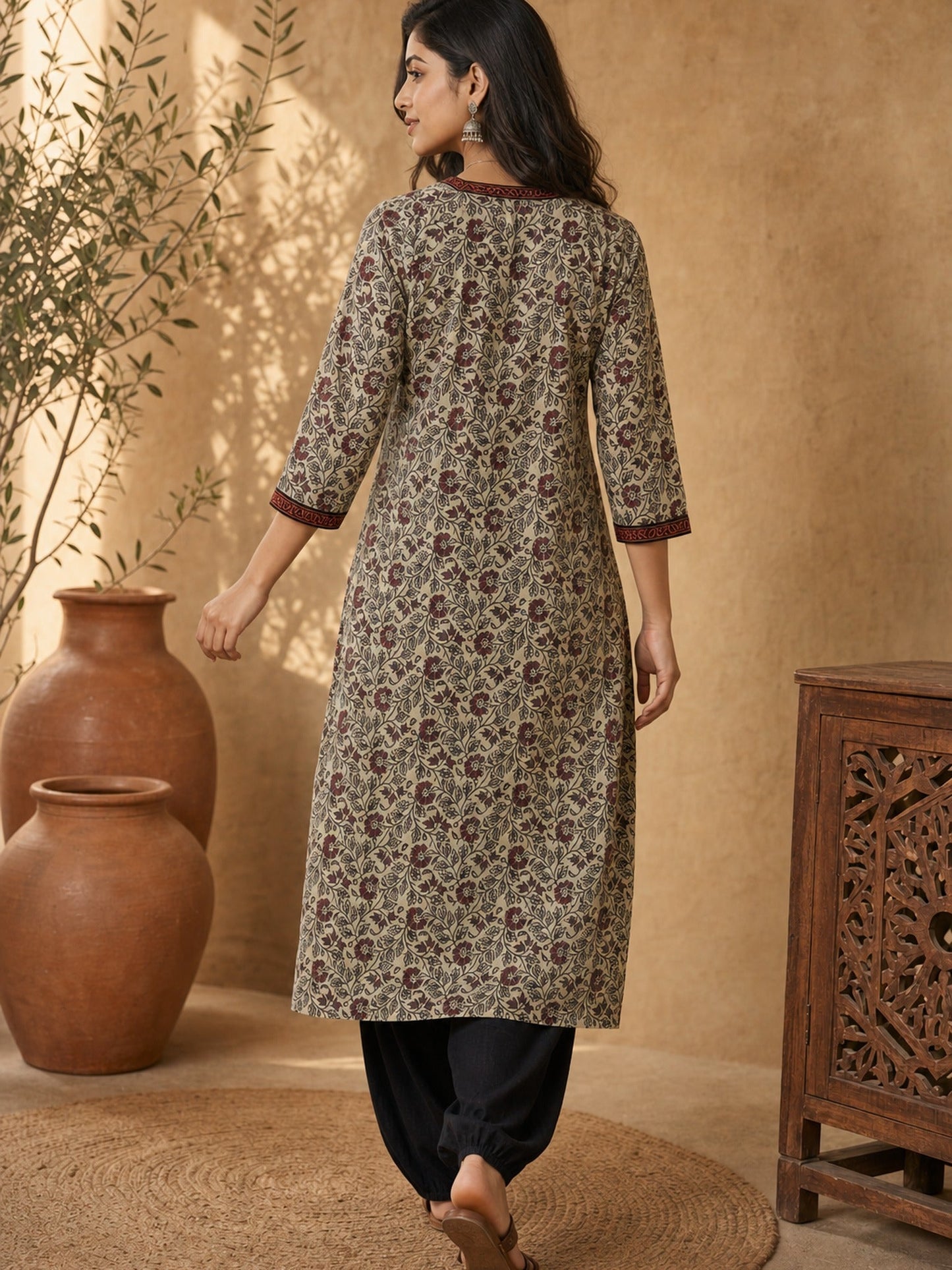 Cream Floral Print Kurta with Square Neckline & Ajrakh Border Accents