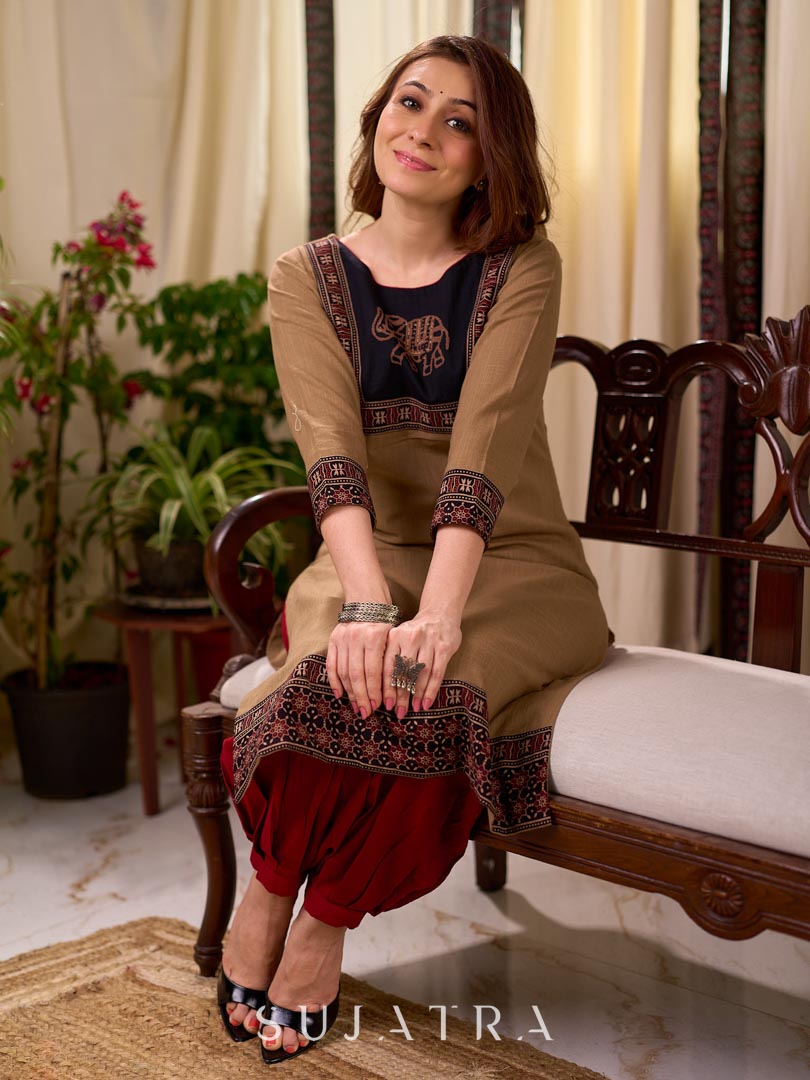 Timeless Beige Cotton Straight Kurta with Artistic Elephant Motif and Traditional Ajrakh Hem Border