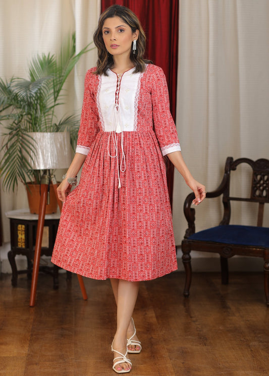 Sweet pink cotton printed dress with pearl details