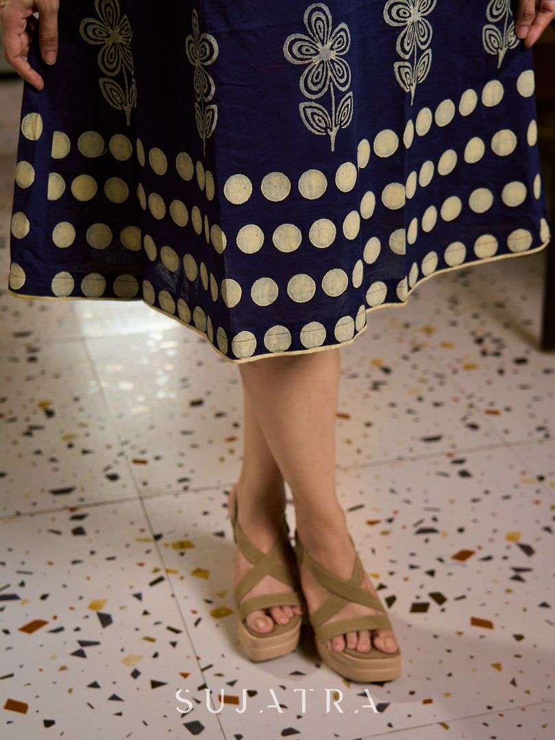 Chic Navy Blue Sleeveless Midi Dress with All-Around Block Print Floral Hem & Ivory Polka Dot Band with Box Pleat