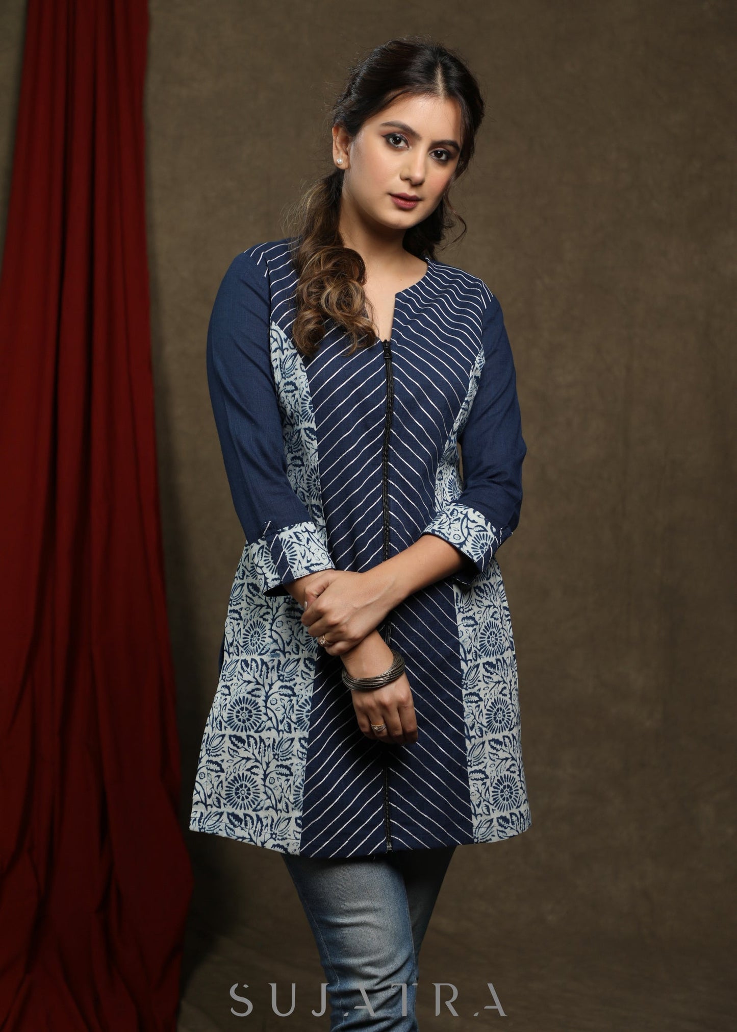 Blue cotton indigo tunic with front zip opening