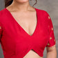 Blouse en soie et coton rouge avec broderies zari dorées et décolleté en V profond