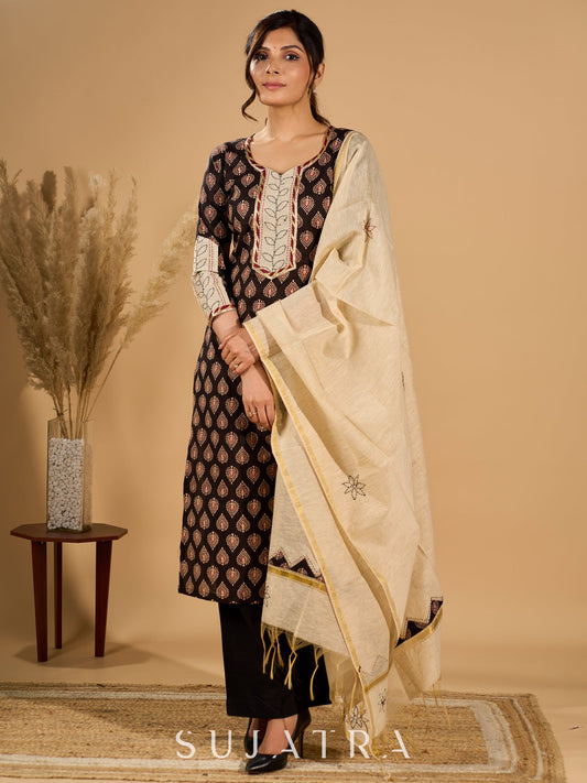 (3 piece Set) Artisan Noir Kurta Set with Intricate Appliqué & Kantha Work Silk Dupatta