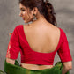 Blouse rouge en soie et coton avec empiècement en brocart Benarasi floral sur les manches et décolleté en V