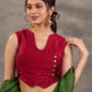 Blouse sans manches en mélange de coton et soie couleur bordeaux, croisée devant de manière asymétrique et agrémentée de boutons dorés